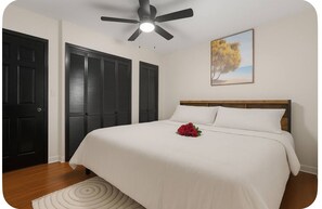 3 bedrooms, in-room safe, desk, iron/ironing board - Capitol Hill King Bed Suite+Free Parking+Private Lounge (Washington)