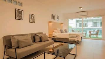 Deluxe Studio, City View | Desk, laptop workspace, free WiFi
