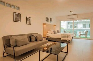Deluxe Studio, City View | Desk, laptop workspace, free WiFi