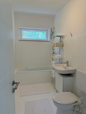 Towels, soap, toilet paper - Taunus Paradies - Holiday home in the heart of nature. Pet friendly! (Wehrheim)