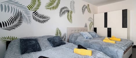 Iron/ironing board, travel crib, WiFi, bed sheets