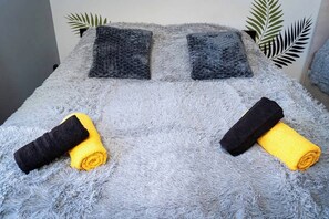 Iron/ironing board, travel crib, WiFi, bed sheets - Tiger Deluxe Suite Su (Hlavní město Praha)