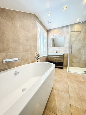 Superior Double Room | Bathroom
