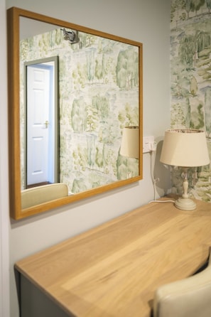 Superior Double Room | Free WiFi - The Oyster Smack Inn (Burnham-on-Crouch)