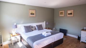 Deluxe Double Room | Free WiFi