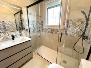 Bathroom - SAONA VILLAS (VN VERDA): villa for 6 people, private pool, wifi, air co (Les Tres Cales)