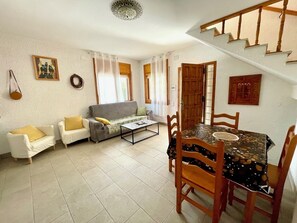 Interior - SAONA VILLAS (VN VERDA): villa for 6 people, private pool, wifi, air co (Les Tres Cales)