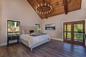 3 slaapkamers, een strijkplank/strijkijzer, gratis wifi, beddengoed