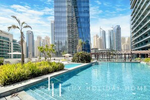 Outdoor pool, pool loungers - LUX The Silverene Marina View Studio 1 (Dubai)