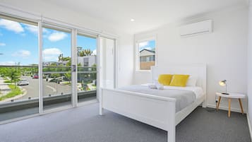 4 habitaciones, tabla de planchar con plancha, wifi y ropa de cama