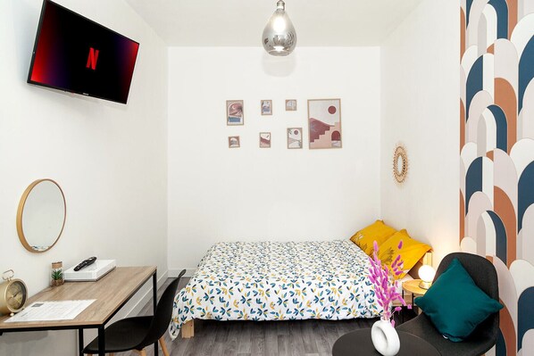 1 bedroom, desk, iron/ironing board, travel crib - ♥️BEAU STUDIO♥️20 MIN FROM PARIS ♥️ 5 MIN FROM THE TRAIN STATION ♥️ (Choisy-le-Roi)