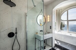 Jetted tub, hair dryer, towels, soap - Maison Mauresque - Prestige Suite "Rimbaud (Saint-Raphaël)