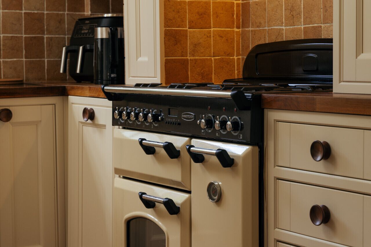 Refrigerador, microondas, horno y lavavajillas 