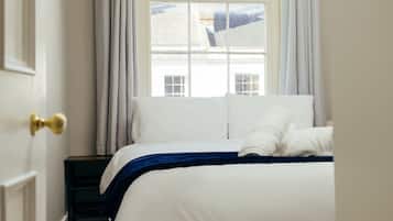 4 bedrooms, desk, iron/ironing board, free WiFi