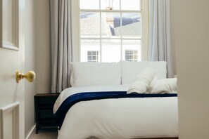 4 bedrooms, desk, iron/ironing board, free WiFi - Montpellier Georgian Town House (Cheltenham)