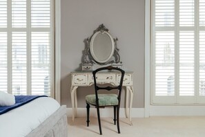 4 bedrooms, desk, iron/ironing board, free WiFi