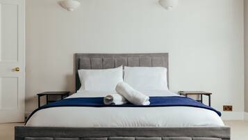 4 bedrooms, desk, iron/ironing board, free WiFi