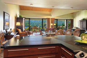 Dining - Hanalei Bay Resort 4301/2/3: Oceanfront w/ Lanais & Resort Perks, Pools & Tennis (Princeville)