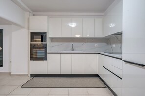 Private kitchen - Voula Luxury Modern Living with Garden (Vari-Voula-Vouliagmeni)