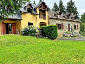 Exterior - House in nature (Paréac)