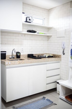 Full-size fridge, toaster, blender, cookware/dishes/utensils