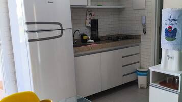 Family Studio, Partial Sea View | Private kitchen | Full-size fridge, toaster, blender, cookware/dishes/utensils