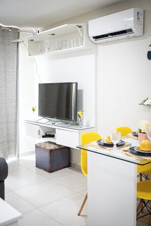 TV connectée de 50 cm avec chaînes numériques, Netflix