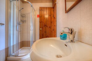 Bathroom - Green Grove Guest house (Swieqi)