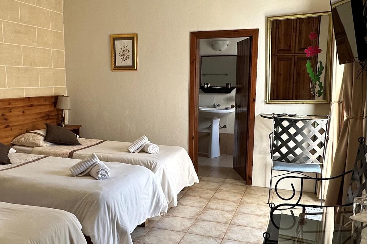1 bedroom, desk, laptop workspace, free WiFi
