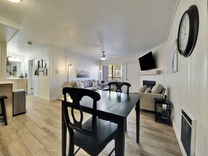 Smart TV, DVD player, table football, ping pong - Modern and Cozy Retreat - Steps from the Slopes! (Brian Head)