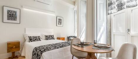 1 habitación, tabla de planchar con plancha, wifi gratis y ropa de cama