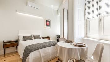 1 habitación, tabla de planchar con plancha, wifi gratis y ropa de cama