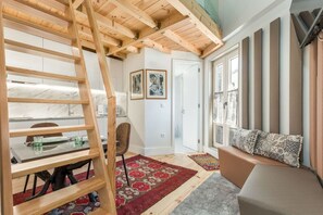 Smart TV - Bright Central Loft by PortoDreamStays (Porto)