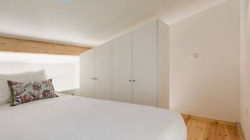 1 habitación, tabla de planchar con plancha, wifi gratis y ropa de cama