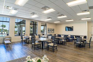 Dining - Casa Gaviotas en Fortmeyers, espaciosa, comoda, moderna. Simplemente adorable.  (Fort Myers)