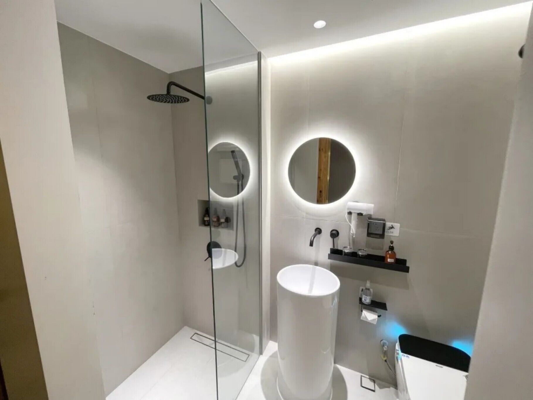 Chambre Double Élite | Salle de bain | Articles de toilette gratuits, sèche-cheveux, chaussons
