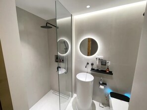 Elite-Doppelzimmer | Badezimmer