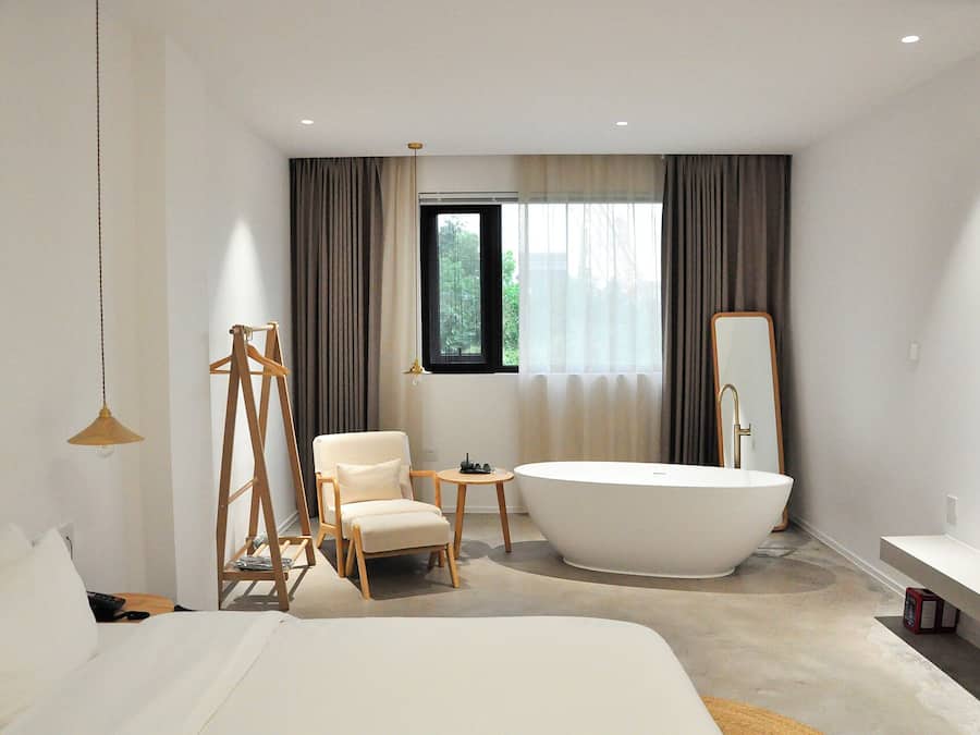 Senior-Doppelzimmer | Hochwertige Bettwaren, Betten mit Memory-Foam-Matratzen