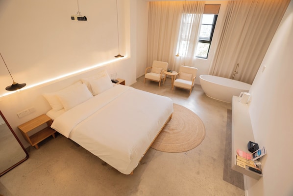 Senior-Doppelzimmer | Hochwertige Bettwaren, Betten mit Memory-Foam-Matratzen