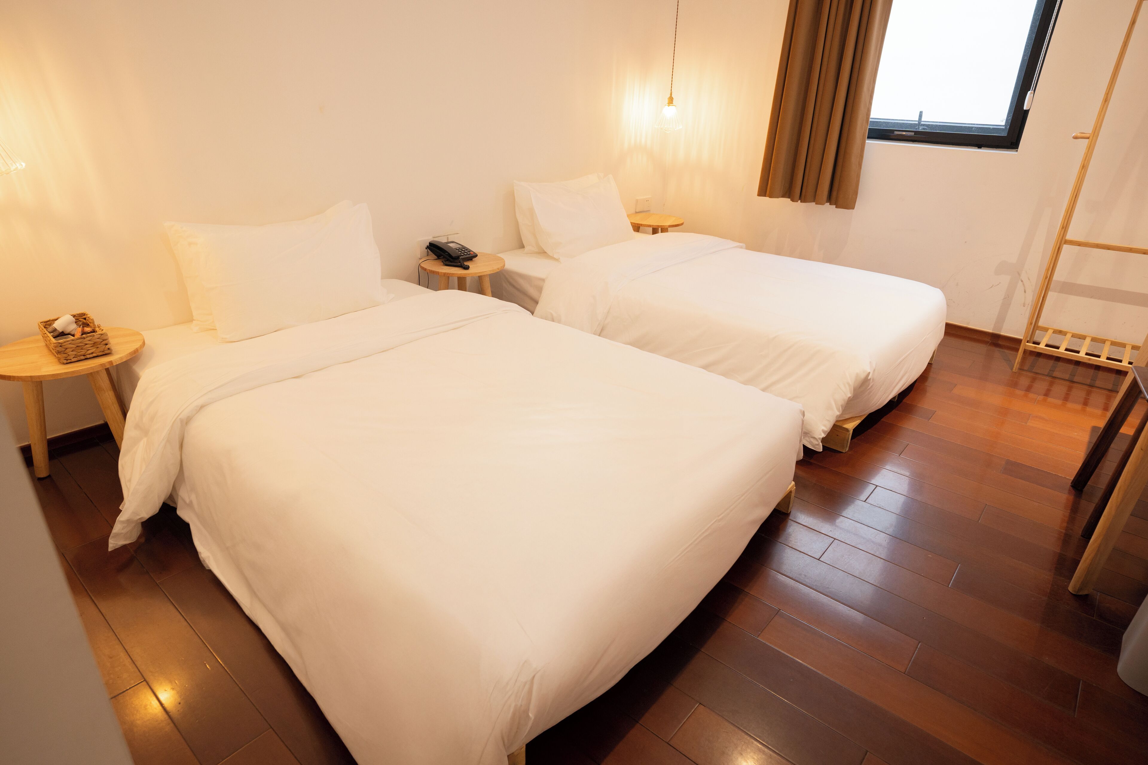 Habitació amb dos llits individuals exclusiva | Roba de llit d'alta qualitat i matalassos d'escuma viscoelàstica 
