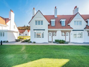 Exterior - Royal Dornoch - UKC6918 (Turnberry)