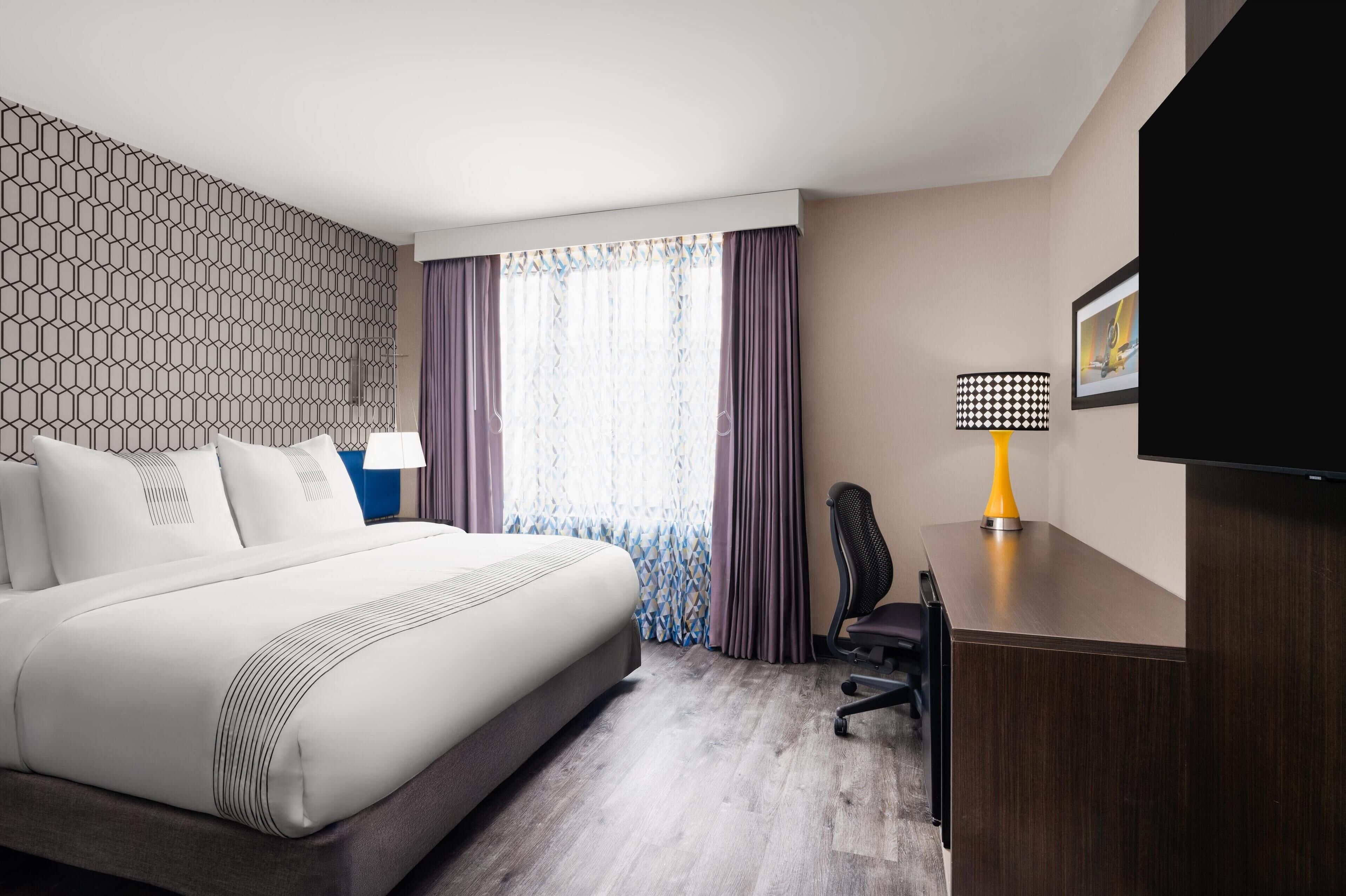 Standard Room, 1 King Bed, Non Smoking (Shower Only)
