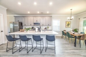 Fridge, microwave, oven, stovetop - Two King beds, Game Room, Screen Room, Fully Fenced in Yard Beautiful Home! (Wilmington)