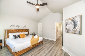 3 bedrooms, iron/ironing board, travel cot, WiFi - Two King beds, Game Room, Screen Room, Fully Fenced in Yard Beautiful Home! (Wilmington)