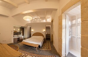 4 habitaciones, escritorio, wifi y ropa de cama