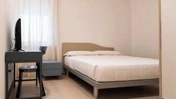 1 bedroom, desk, free WiFi, bed sheets