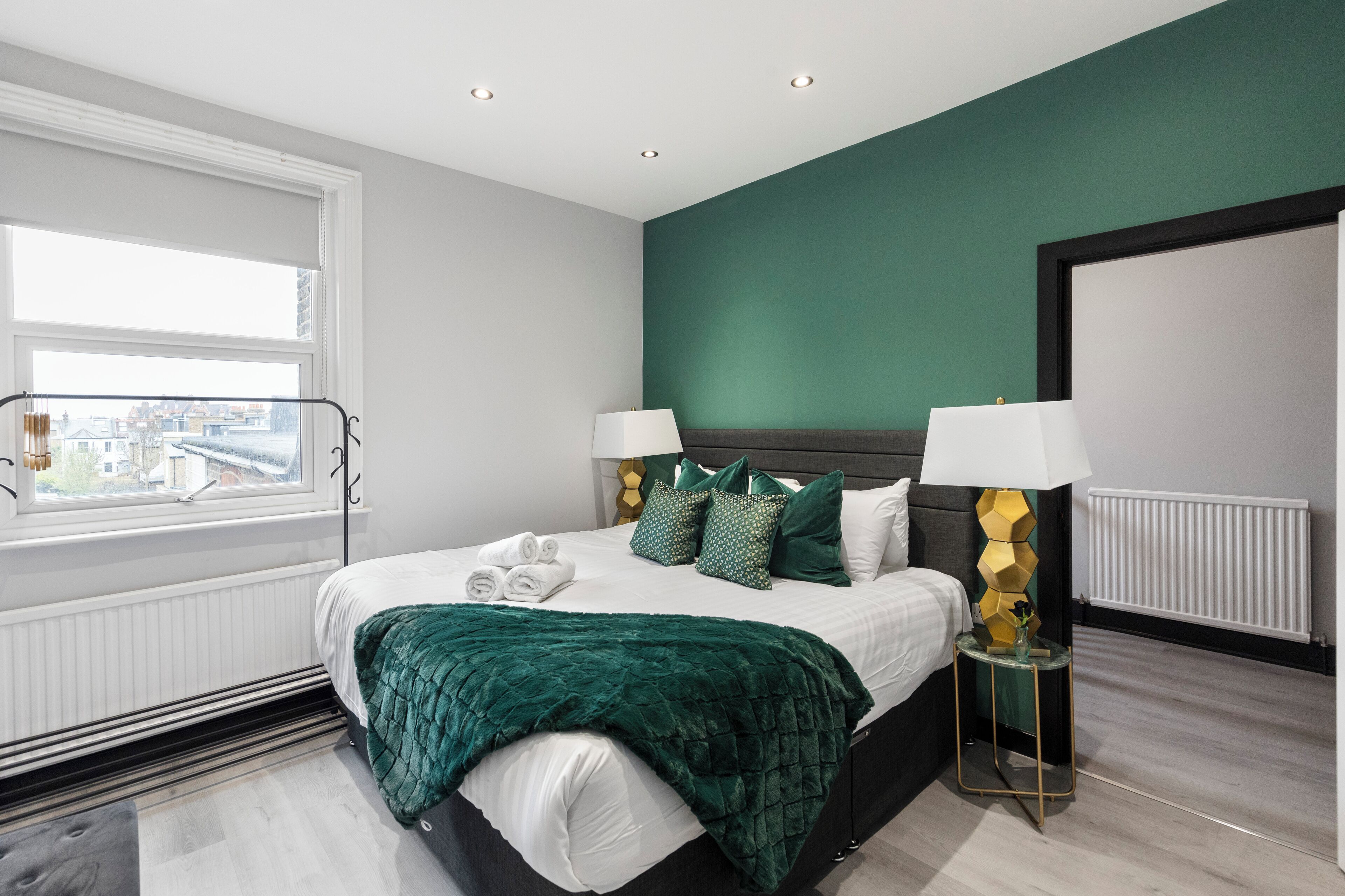 3 bedrooms, desk, iron/ironing board, free WiFi