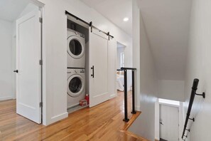 Interior - North Shore 3 Bed 2 and a Half Bath - House Private Yard Duplex (Pittsburgh)