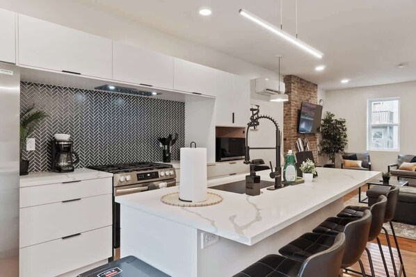 Fridge, microwave, oven, stovetop - North Shore 3 Bed 2 and a Half Bath - House Private Yard Duplex (Pittsburgh)