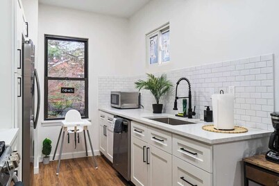 North Shore 3 Bedroom Home w/Back Yard